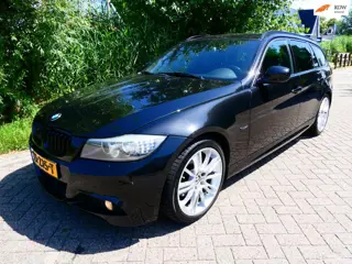BMW 3-serie Touring 320i Luxury 170pk Clima Trekhaak 1400kg. Xenon