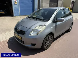 Toyota Yaris 1.3 VVTi Sol NAP 99.679km - koude airco + Navigatie 100% Toyota dealer onderhouden! Met
