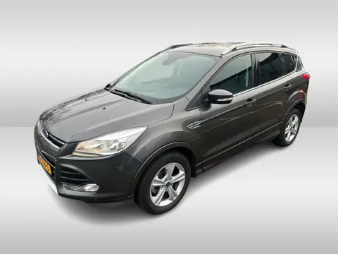 Ford Kuga 1.5 Titanium Styling Pack / NL Auto! / 1e Eign. / Trekhaak / Camera / Half leder / 18'' / 