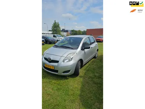 Toyota Yaris €2250,-1.0 VVTi Acces 5 Drs Aircondition