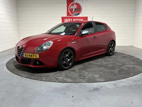 Alfa Romeo Giulietta 1.4 T Sprint, Rosso Alfa, Kuipstoelen, 18 inch, Clima, Cruise, Parkeersensoren,