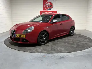 Alfa Romeo Giulietta 1.4 T Sprint, Rosso Alfa, Kuipstoelen, 18 inch, Clima, Cruise, Parkeersensoren,