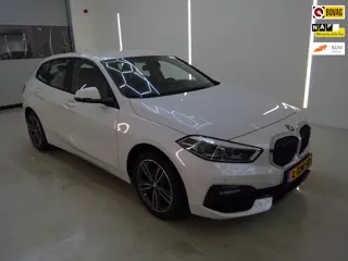 BMW 1-serie 118i Business Edition+Sportline+Led+leder+stoel-verw+Full-navigatie+Parel-White = TOP AA