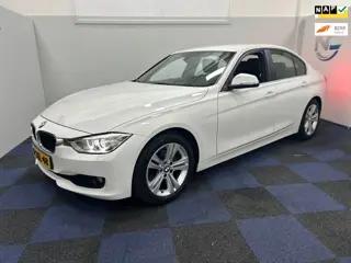 BMW 3-serie 320i Edition Executive / NETTE AUTO / NAVI-MULTIEMEDIA / RIJDT SCHAKELT GOED