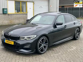 BMW 3-serie 330i 259 PK AUT Bj 2019 High M-Sport Schuifdak Head-Up Keyless-Go Leder Virtual Display 