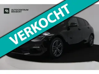 BMW 1-serie 118i Executive Edition (SFEERVERLICHTING, DIGITALE COCKPIT, NAVIGATIE, PARKEERSENSOREN, 