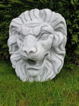 Waterspuwer ,fontein, leeuwenkop