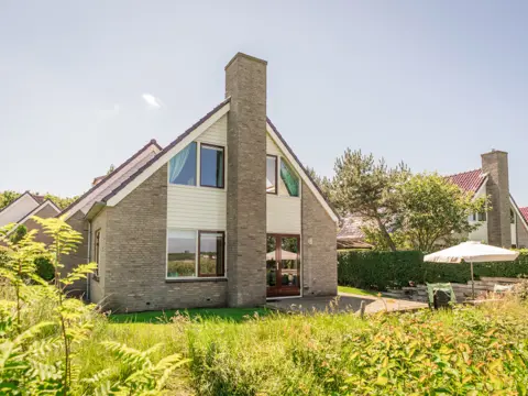 Luxe vakantiehuis met sauna centraal gelegen aan het bos