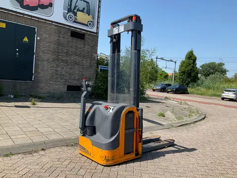 Omg 716 BMK AC 1600KG 3.50METER STAPELAAR / HEFTRUCK