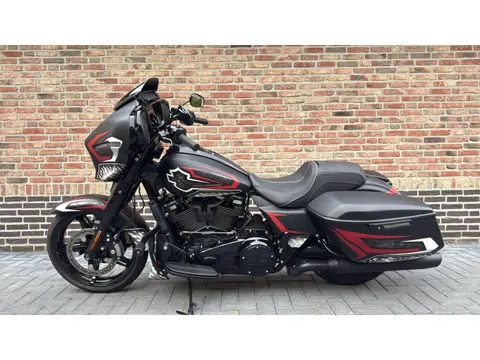 Harley Davidson 117 FLHX Street Glide Special Paint