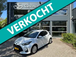 Toyota Yaris 1.5 Hybrid Active platinum pearl white