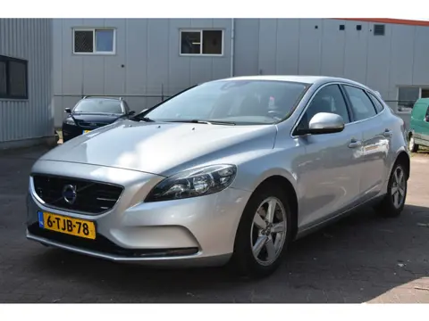 Volvo V40 1.6 T4 Momentum. Origineel Nederlands!!