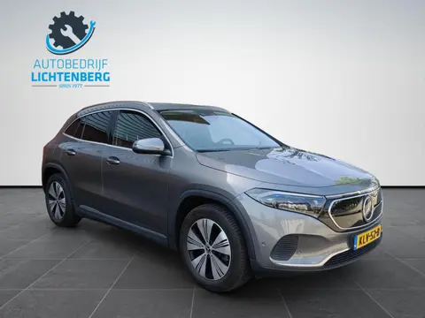 Mercedes-Benz EQA 300 4MATIC 67 kWh Progressive / Luxury Line Camera / Dodehoek / Stoelverwarming