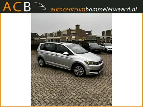 Volkswagen Touran 1.5 TSI Comfortline 7 persoons uitvoering! Wordt verwacht!! Beschikbaar vanaf 29 J