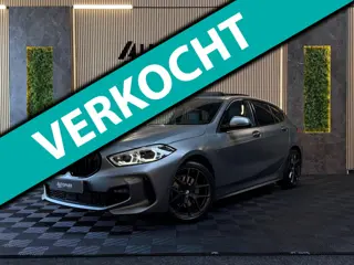 BMW 1-serie Verkocht 118i High Executive M-SPORT|PANO|HARMAN KARDON|KEYLESS|FABRIEKSGARANTIE|CARPLAY