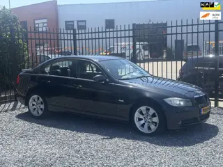BMW 3-serie 320i Business Line NAVI!APK2027!AIRCO!KOOPJE!