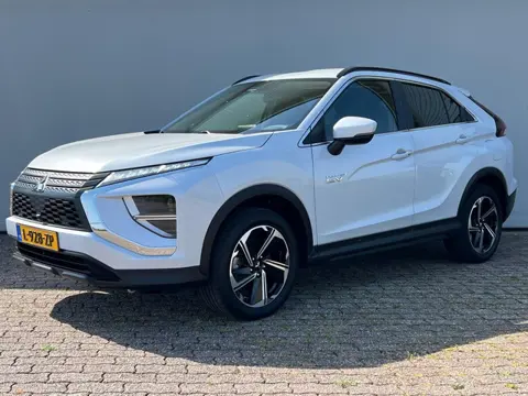 Mitsubishi MITSUBISHI ECLIPSE CROSS 2.4 PHEV Intense | NL auto | AWD | Dealerond. | SOH 98.6% Parelm