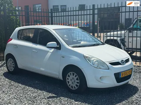 Hyundai I20 1.2i i-Drive IJSKOUDE AIRCO!APK!5DEURS!KOOPJE!