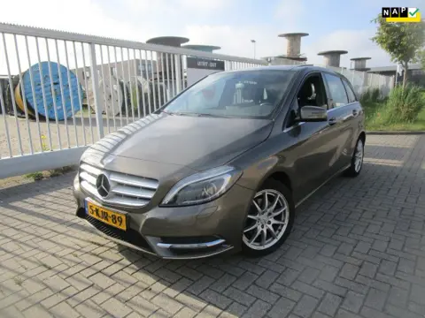 Mercedes-Benz B-klasse 200 Ambition Automaat/Panoramadak