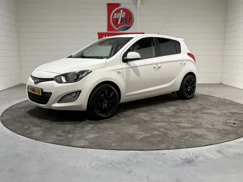Hyundai i20 1.2i First Edition, Airco, Cruise, 16 inch LM all season, Isofix, Bkue tooth, Volledig o