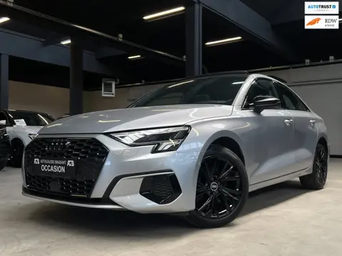 Audi A3 LIMOUSINE 35 TFSI S edition Pano/Carplay/Camera/ACC