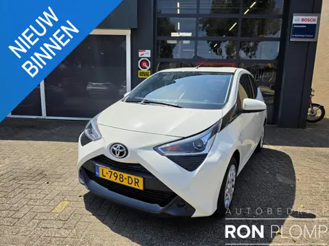 Toyota Aygo 1.0 VVT-i x-play limited Airco/ Apple carplay/ Camera/ LED