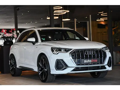 Audi Q3 35 TFSI 3x S-line. ACC, Camera, Matrix, Dodehoek, Stoelverw!