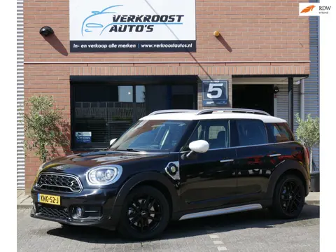 Mini Countryman 1.5 Cooper S E ALL4 Chili sportstoelen. camera.