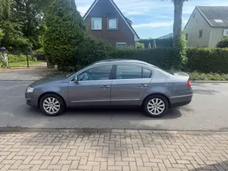 VOLKSWAGEN PASSAT 1.6 FSI Trendline*automaat*airco*cruise control*trekhaak