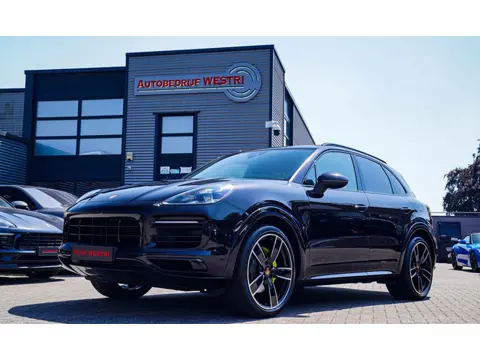 Porsche Cayenne 3.0 E-Hybrid Platinum Edition | Panorama | Sport Chrono | Lane Assist | Trekhaak | L