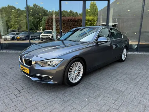 BMW 3-SERIE 320i Luxury,Xenon,NaviPro,Keyless,Stoelverw,Clima,Cruise,PDC,Dealer OH
