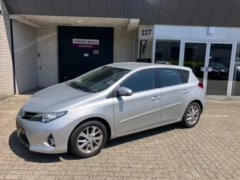 Toyota Auris 1.6 Aspiration / NIEUW MODELJAAR / ALU VELGEN / AIRCO ACC / TREKHAAK / CAMERA