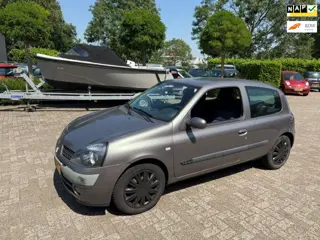 Renault Clio 1.4-16V Privilège /bj.2003 / kleur: zwart / cruise control / stereo / stuurbekr. /NAP m