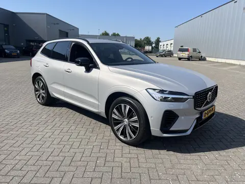 Volvo XC60 2.0 T6 Plug-in hybrid AWD R-Design (bj 2021)