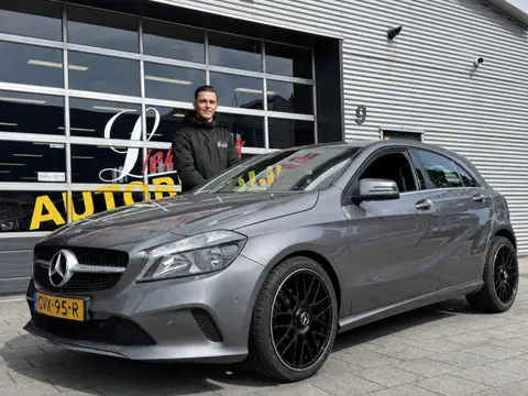 Mercedes-Benz A-klasse 180 BlueEfficiency URBAN - Navigatie I Airco I PDC I Sport interieur & 19 inc