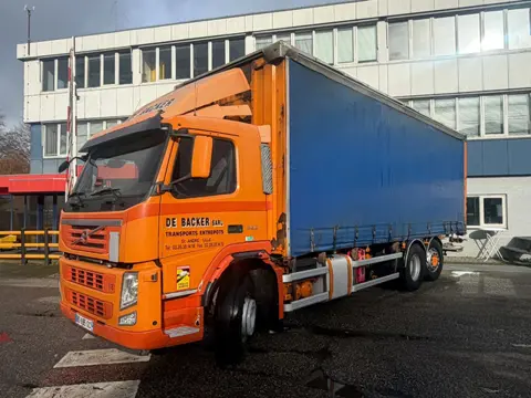 Volvo FM 330 6X2 DHOLLANDIA 2000 KG LAST STEERING AXLE CURTAINS