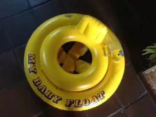 Baby's zwemband zwemring baby float geel