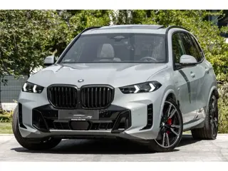 BMW X5 xDrive50e M-SPORT Pro ** LED, GRAU LEDER, NAVI+, PANORAMA, TREKH, 22-invh LMV, LUCHT ** Ex BM