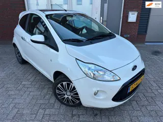 Ford Ka 1.2 Titanium X / Pano / Clima / PDC / NAP