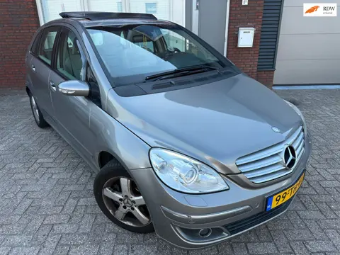 Mercedes-Benz B-klasse 200 / Pano / Navi / PDC / Leder / AUT / Stoelverw