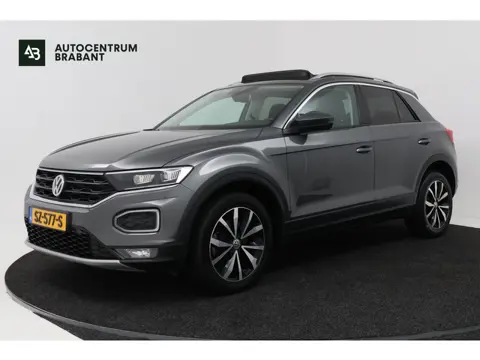 Volkswagen T-Roc 1.0 TSI Style (PANORAMADAK, DIGATALE COCKPIT, PDC, LED, CLIMA, STOELVERWARMING)