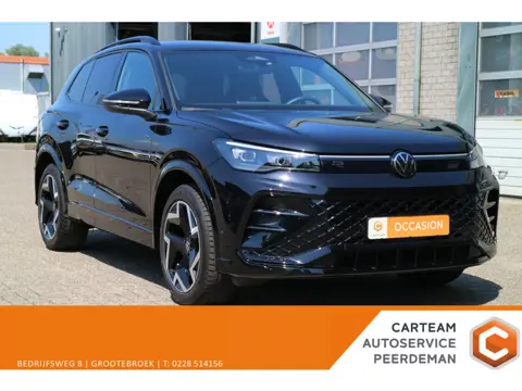 Volkswagen Tiguan 1.5 eTSI R-Line Edition | Automaat! | Camera | Trekhaak! | Blind Spot |