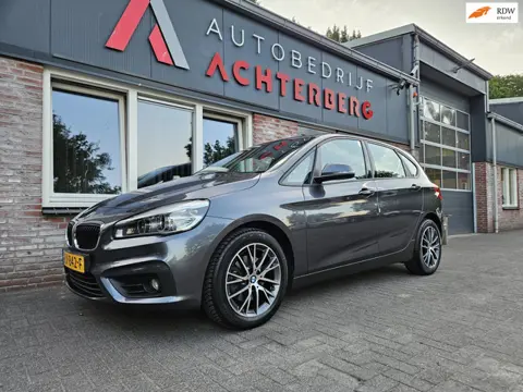 BMW 2-serie Active Tourer 220i High Executive Automaat! Trekhaak! Panorama/Schuifdak! Nette Auto!