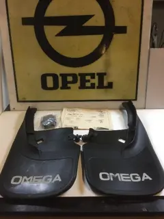 Spatlappen Opel Omega A sedan achter 90273221 NIEUW