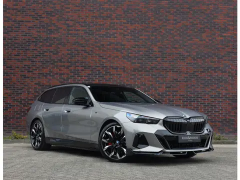BMW 5 Serie Touring 550e xDrive | Pano - Trekhaak - Bow&Wil