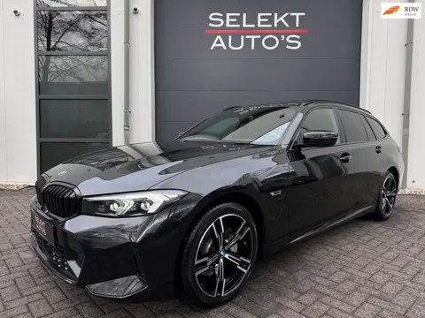BMW 3-serie Touring 320e M-Sport Pano/Leder/Widescreen/19 Inch/ACC/Climate/Navi/Car Play/Camera/PDC/