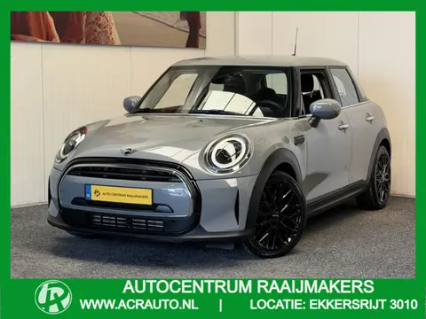 MINI 5-deurs 1.5 COOPER CLASSIC NAVIGATIE CRUISE CONTROL CLIMATE CONTROL BLUETOOTH TELEFOON APPLE CA