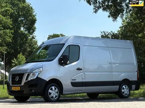 Nissan NV400 2.3 dCi L2H2 Acenta|NAP|airco|cruise|bluetooth|trekhaak|drie zitplaatsen|elektrisch pak