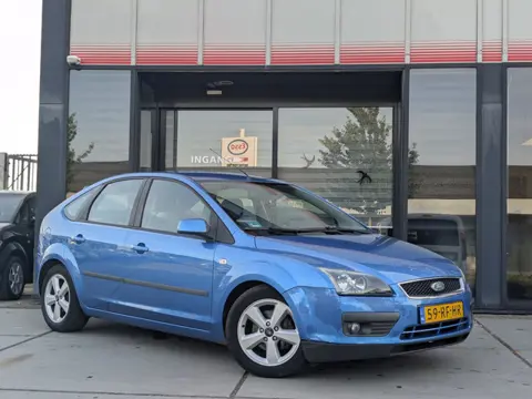 Ford Focus 1.6-16V First Edition - Stottert soms