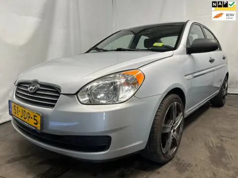 Hyundai Accent 1.4i Dynamic - Schade